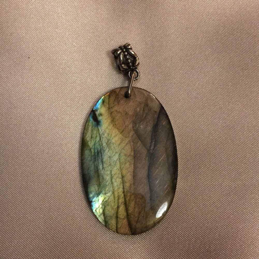 Stunning and mysterious laboradite pendant!!